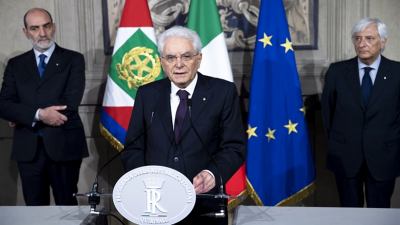 Il presidente della Repubblica Sergio Mattarella ha convocato per domani mattina Carlo Cottarelli per un governo di garanzia