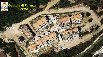 Confiscato dalle Fiamme gialle un intero complesso residenziale costituito da 57 immobili tra fabbricati e terreni per un valore stimato di almeno 10 milioni di euro
