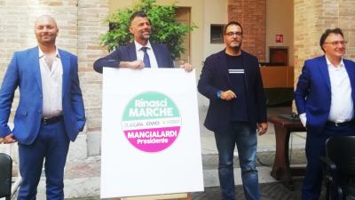 La lista 'Rinasci MARCHE' svela il suo simbolo nella cornice del cortile di Collegio Raffaello a Urbino