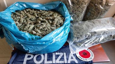 Spacciatore con oltre 5 kg di marijuana arrestato dalla Polizia