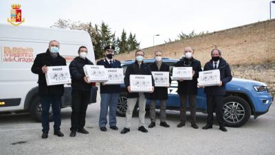 'Facciamo un pacco alla Camorra': la Confcommercio della Provincia di Ascoli Piceno consegna, unitamente alla Polizia di Stato, i pacchi acquistati all’Emporio della CARITAS diocesana