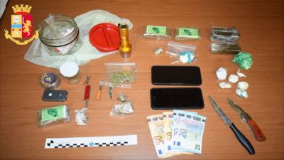 Arrestato un ascolano, sequestrati oltre 650 grammi di hashish, 85 grammi di cocaina e 5 grammi di marjuana in un'operazione antidroga della Mobile di Ascoli Piceno